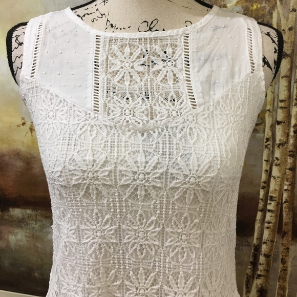 SIGNATURE STUDIO Lace & Eyelet Tunic - Picture 2 of 14